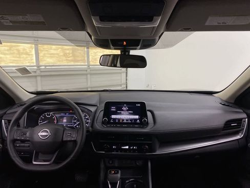 Used 2025 Nissan Rogue SV image 12