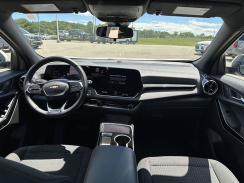 Used 2025 Chevrolet Equinox LT AWD/4WD image 17