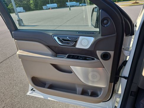 Certified 2023 Lincoln Navigator Reserve AWD/4WD image 27