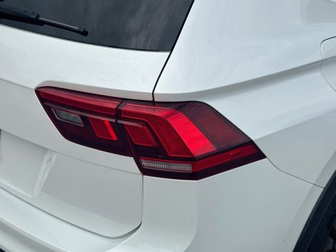 Certified 2023 Volkswagen Tiguan SE R-Line FWD image 27