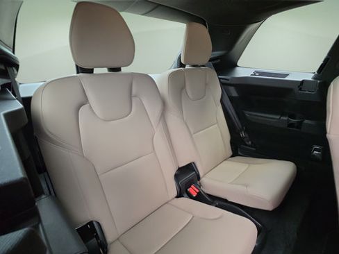 Used 2025 Volvo XC90 B6 Plus AWD/4WD image 16