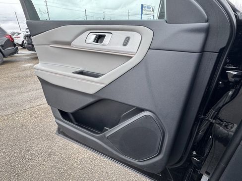 Used 2025 Ford Explorer Active w/ Active Comfort Package image 27