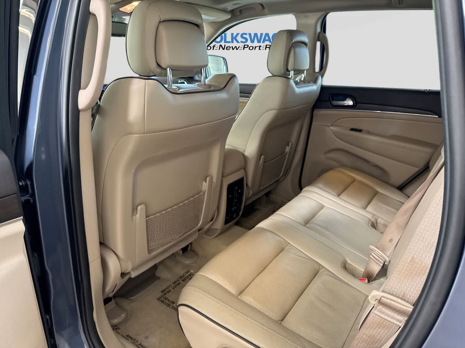 Used 2019 Jeep Grand Cherokee Overland AWD/4WD image 23
