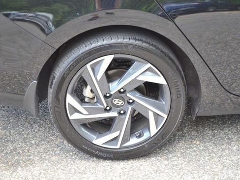 Used 2025 Hyundai Elantra Sport FWD image 11