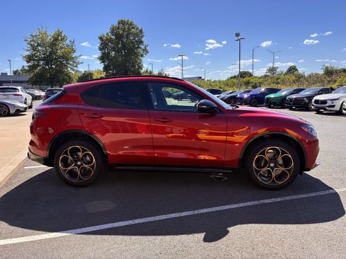 New 2025 Alfa Romeo Stelvio Sprint image 5