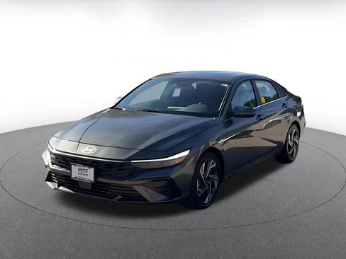 Used 2025 Hyundai Elantra Limited image 7