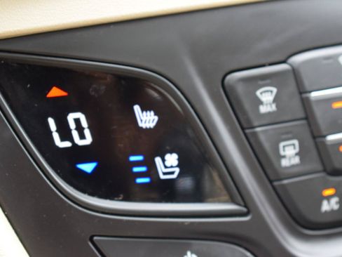 Used 2020 Buick Envision Premium w/ Driver Confidence Package AWD/4WD image 28