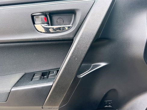 Certified 2018 Toyota Corolla LE image 13