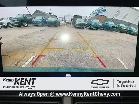 Used 2025 Chevrolet Trax LT image 2