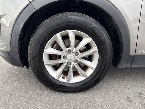 Used 2017 Kia Sorento LX w/ LX Convenience Package image 11