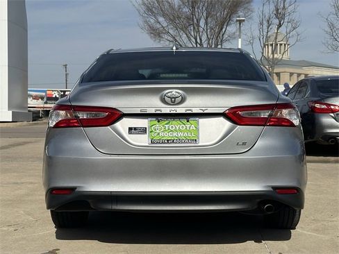 Used 2019 Toyota Camry LE image 4