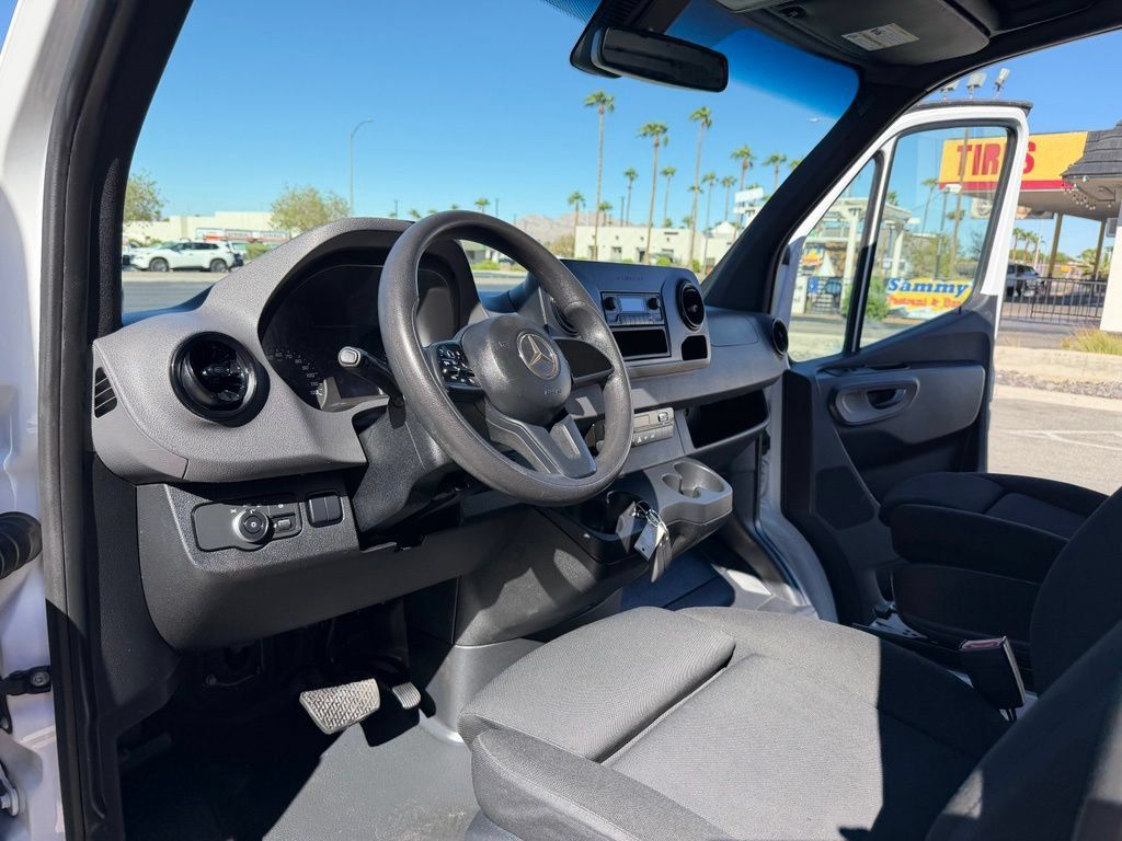 Used 2019 Mercedes-Benz Sprinter 144 image 34