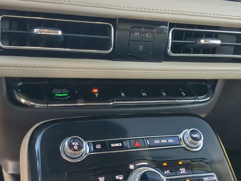 Used 2022 Lincoln Nautilus FWD w/ Premium Package image 19