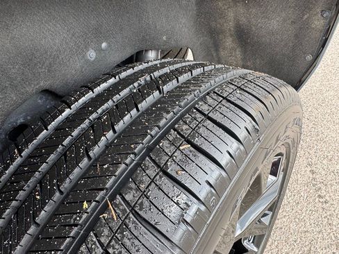 Used 2019 Chevrolet Suburban LT w/ Luxury Package image 12