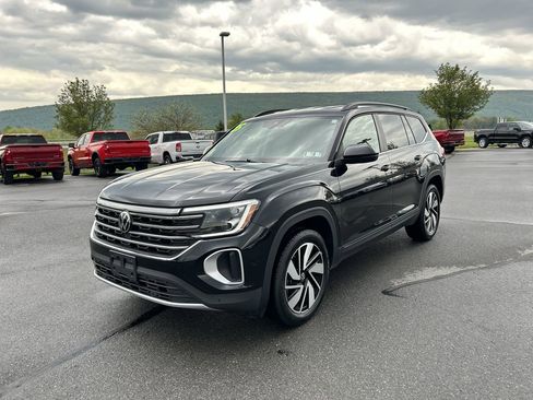 Used 2025 Volkswagen Atlas SE AWD/4WD image 3
