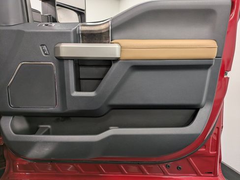 Used 2022 Ford F250 Lariat w/ Chrome Package image 28