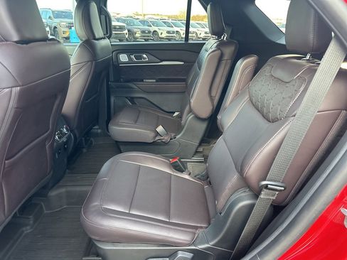 Used 2025 Ford Explorer Platinum w/ Ultimate Package image 21