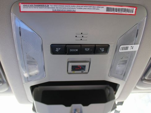 Used 2022 Toyota RAV4 XLE image 43