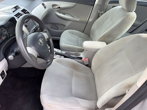 Used 2013 Toyota Corolla LE FWD image 5