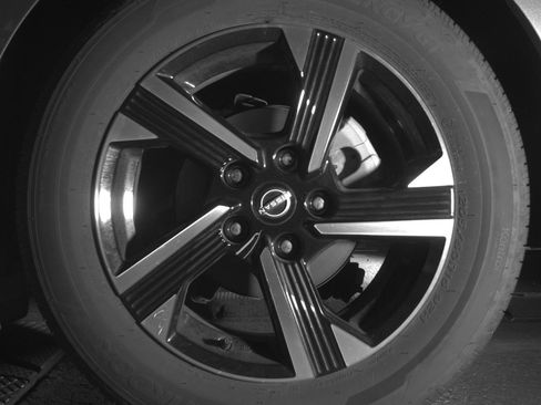 Used 2025 Nissan Sentra SV FWD image 14