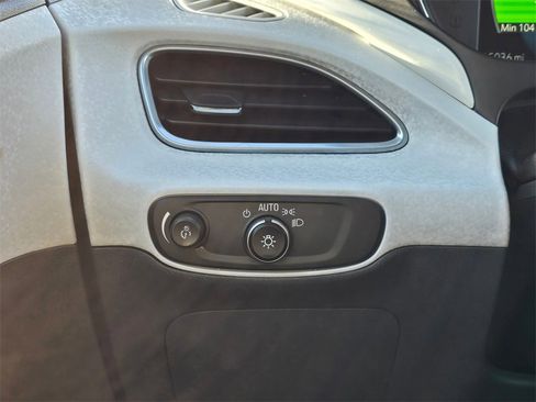 Used 2019 Chevrolet Bolt Premier w/ Infotainment Package image 31