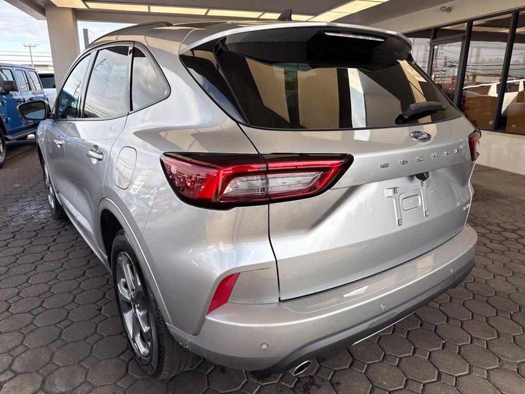 Used 2023 Ford Escape ST-Line w/ Tech Pack #1 AWD/4WD image 8