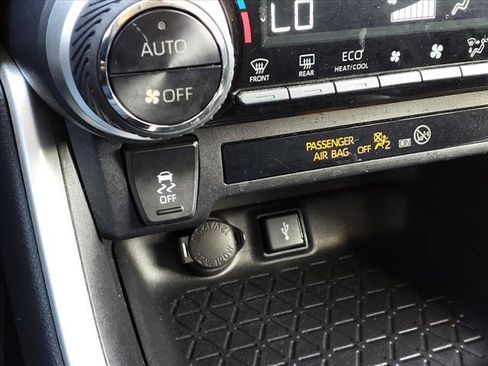 Certified 2021 Toyota RAV4 XLE FWD image 24