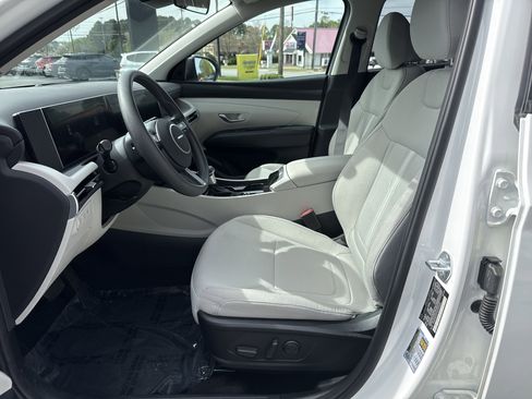 Used 2025 Hyundai Tucson SEL FWD image 16