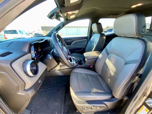 Certified 2025 Chevrolet Colorado ZR2 w/ Technology Package image 27