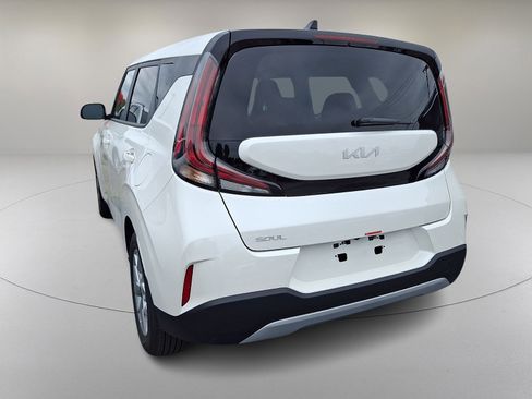 Used 2025 Kia Soul LX FWD image 7