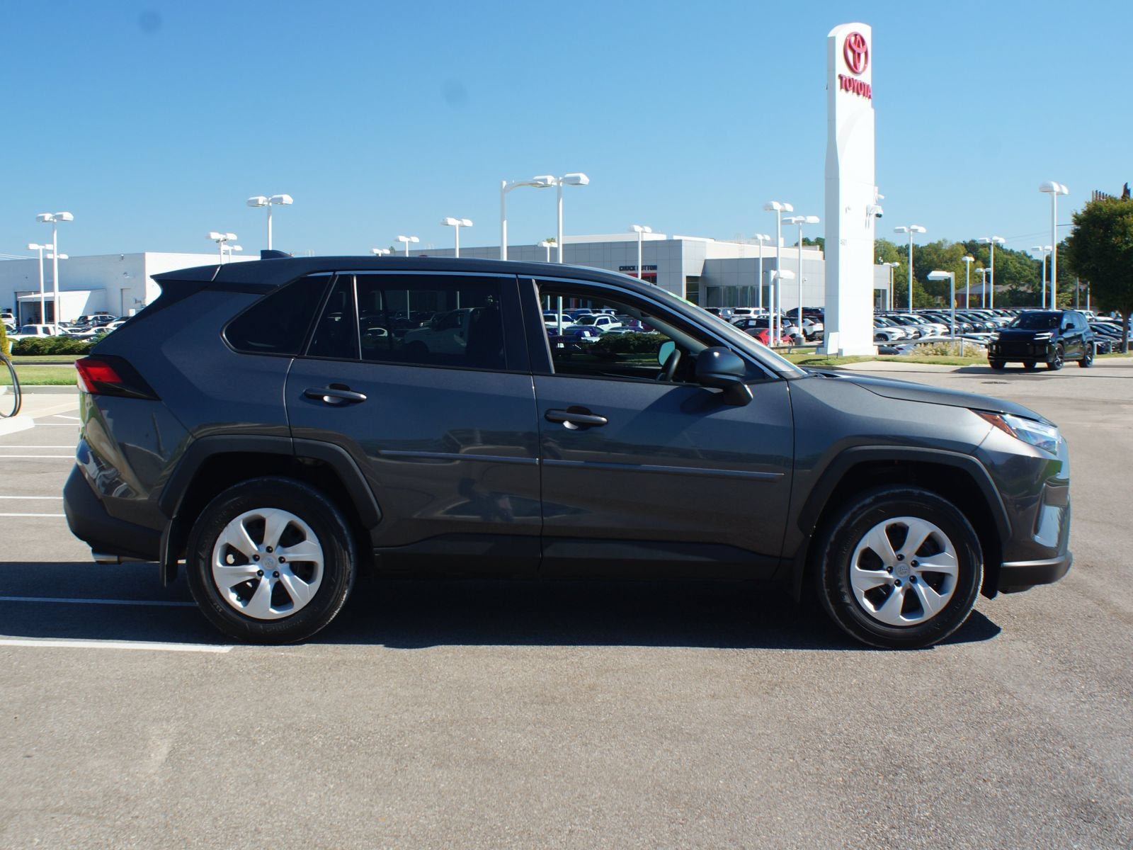 Used 2024 Toyota RAV4 LE FWD image 19