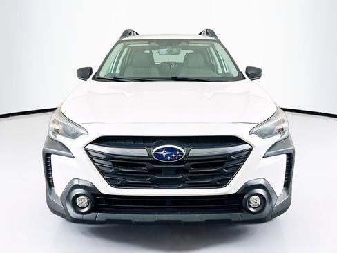 Used 2023 Subaru Outback Premium image 2