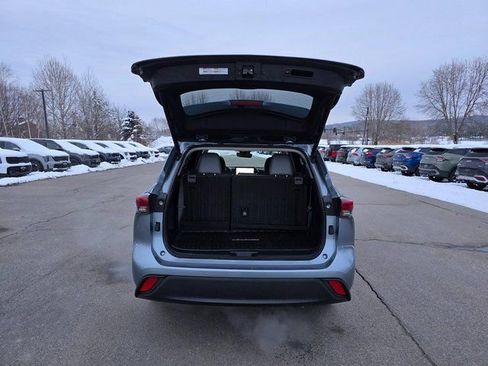 Used 2023 Toyota Highlander XLE image 10