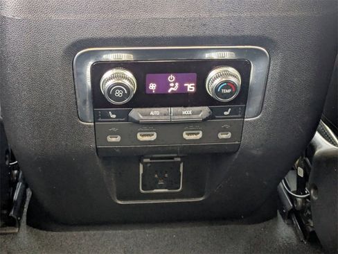 Used 2021 GMC Yukon SLT w/ SLT Luxury Plus Package image 15