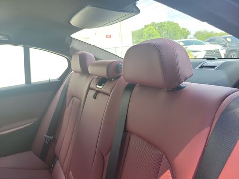 Used 2024 BMW 330i Sedan w/ Convenience Package RWD image 11