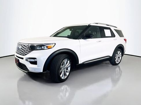 Used 2023 Ford Explorer Platinum w/ Technology Package RWD image 4