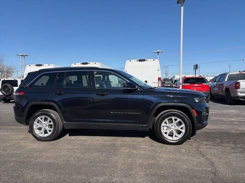 Used 2023 Jeep Grand Cherokee Limited image 5