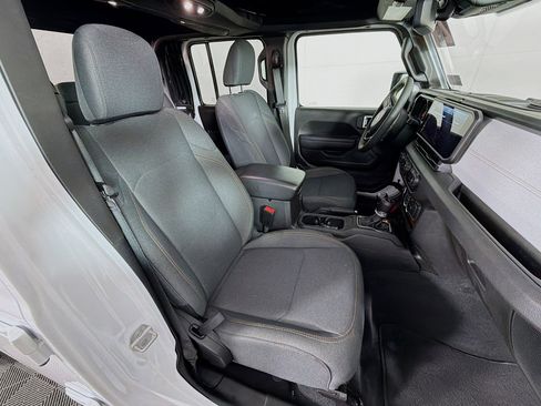 Used 2024 Jeep Gladiator Sport image 28