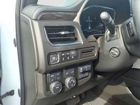 Used 2024 Chevrolet Suburban Z71 w/ Luxury Package AWD/4WD image 16
