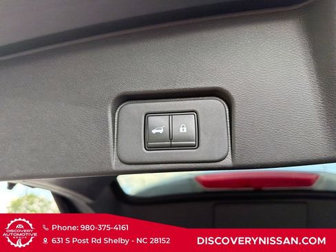 Certified 2025 Nissan Rogue SV FWD image 32