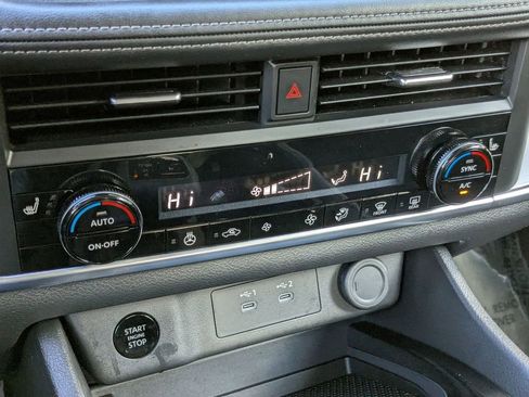 Used 2025 Nissan Rogue SV w/ SV Premium Package FWD image 20