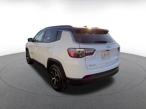 Used 2025 Jeep Compass Limited image 11