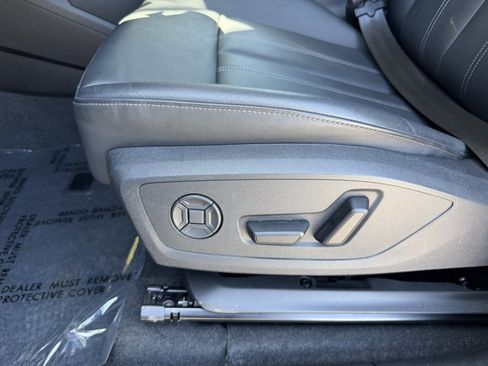 Used 2025 Audi Q6 e-tron Premium Plus w/ Premium Plus RWD image 35