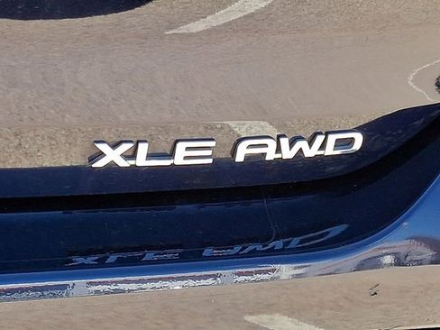 Used 2020 Toyota Highlander XLE AWD/4WD image 5