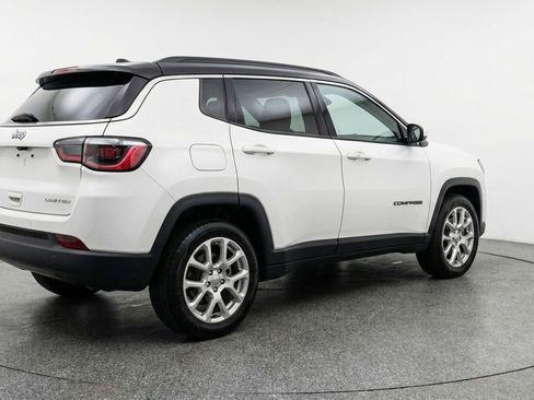 Used 2025 Jeep Compass Limited image 7