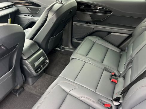 New 2026 Lincoln Nautilus Premier image 4