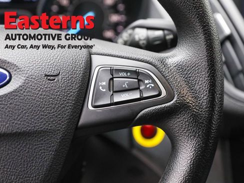 Used 2019 Ford Escape SE FWD image 16