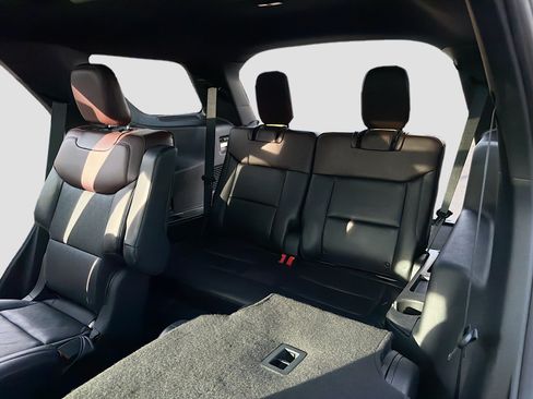 Used 2020 Ford Explorer Platinum w/ Premium Technology Package AWD/4WD image 7