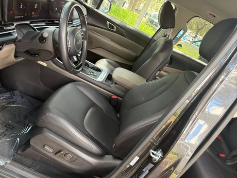 Used 2026 Kia Carnival FWD image 38