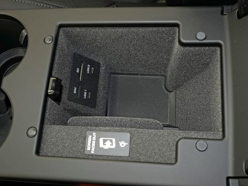 New 2026 Porsche Macan image 31